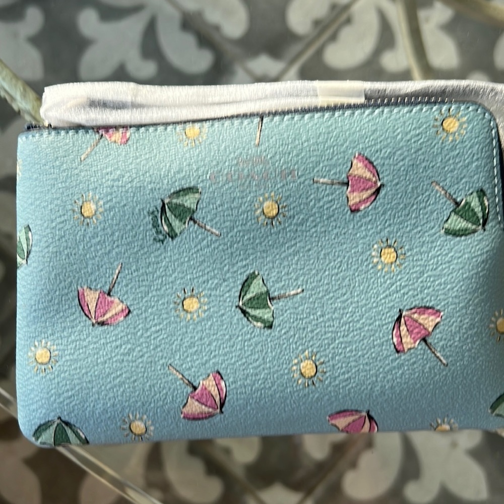 Coach nwt beach umbrella wristlet